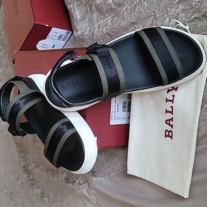 NWT Bally Chunky Strappy Sandals in Schwarz